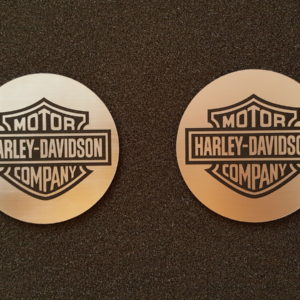 2 x Schmuckschild rund 73 mm „Harley“ (R)