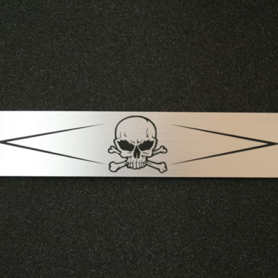 Schmuckschild Totenkopf